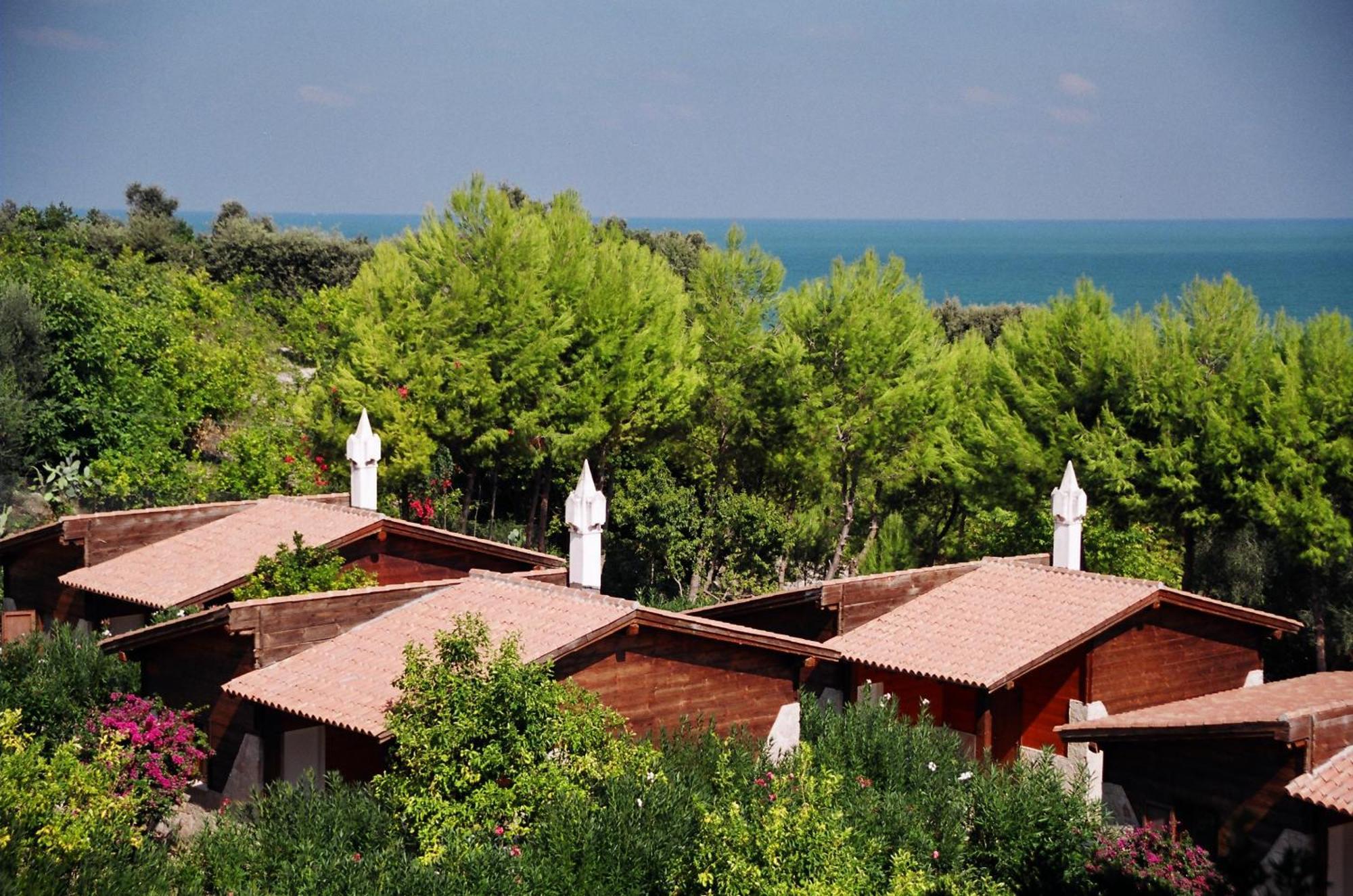 Tenuta Molino Di Mare- Ecoresort Con Villini Rodi Garganico Exterior photo