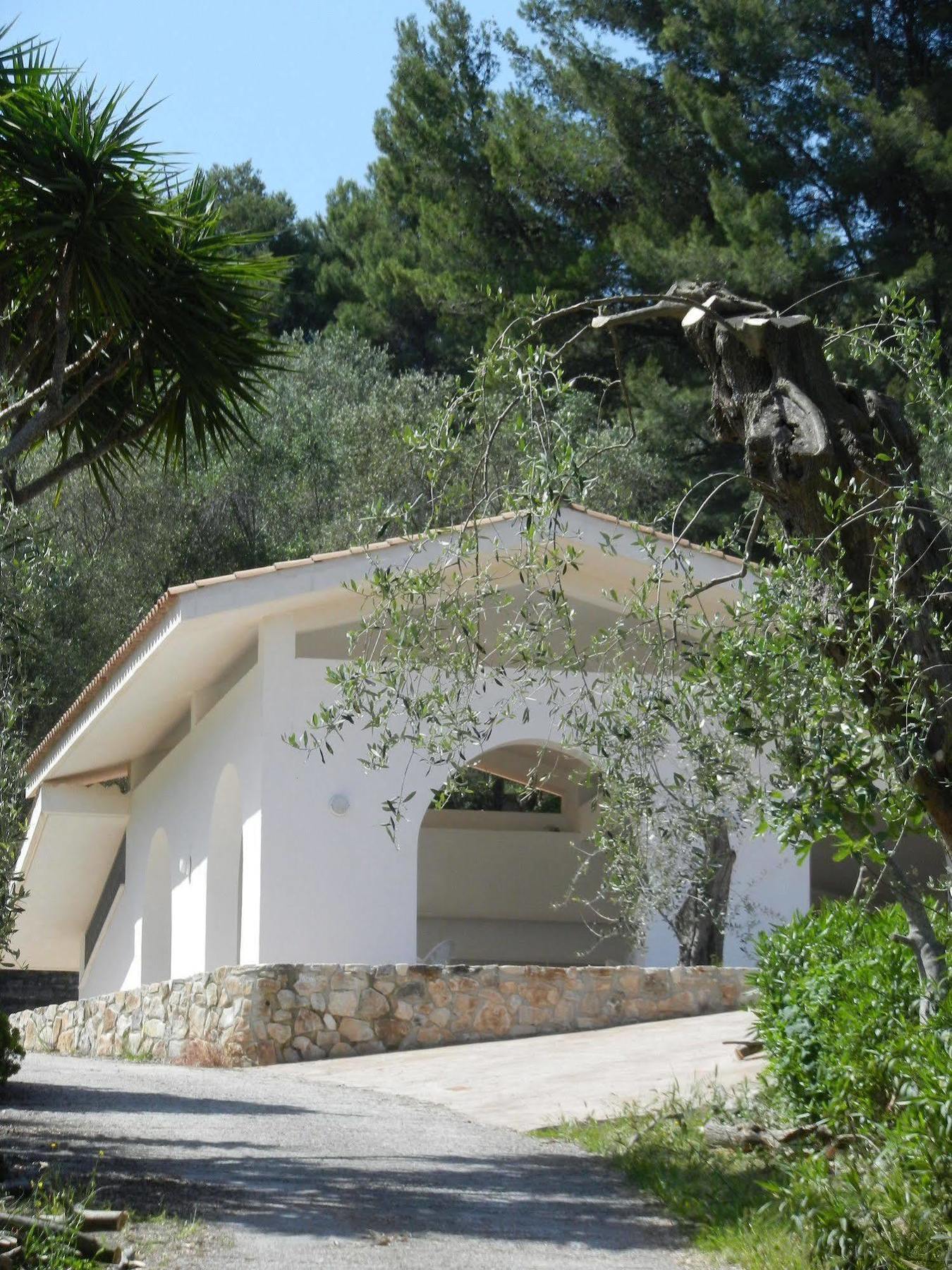 Tenuta Molino Di Mare- Ecoresort Con Villini Rodi Garganico Exterior photo