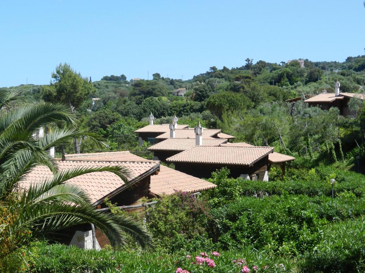 Tenuta Molino Di Mare- Ecoresort Con Villini Rodi Garganico Exterior photo